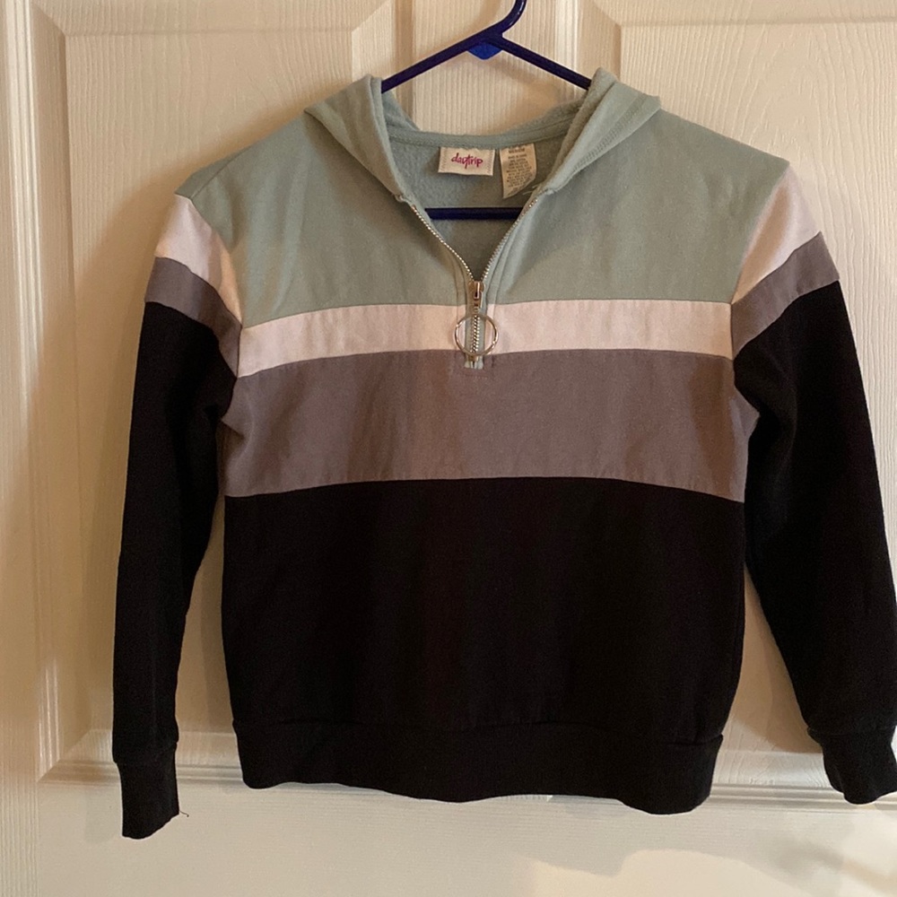 Daytrip Sweatshirt 1/4 Zip Girls Size M